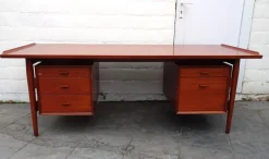 Pamono Large Model 207 Desk in Teak by Arne Vodder for Sibast, 1950s Sale