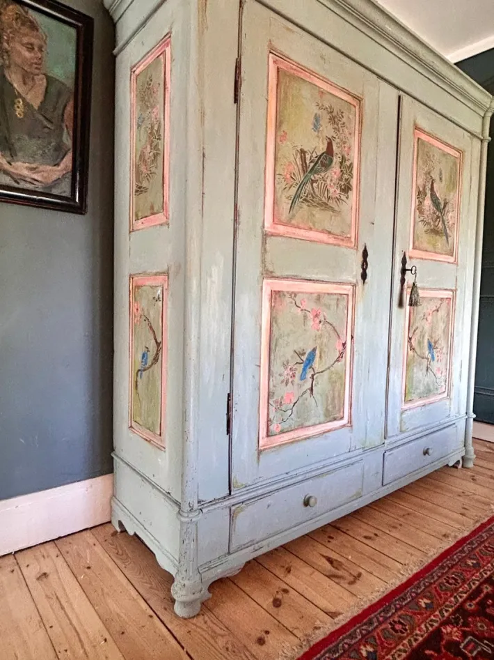 Pamono Large Vintage Painted Pine Double Wardrobe with Inlaid Chinoiserie, 1890s Outlet