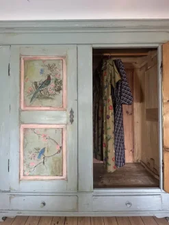 Pamono Large Vintage Painted Pine Double Wardrobe with Inlaid Chinoiserie, 1890s Outlet