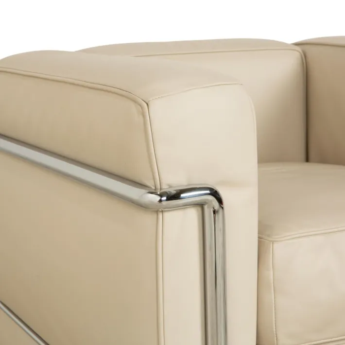 Pamono LC 2 2-Seater Sofa and Lounge Chairs in Cream Leather by Le Corbusier for Cassina, Set of 3 Outlet