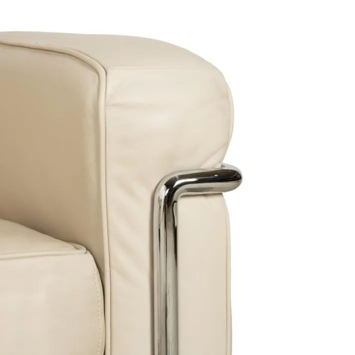 Pamono LC 2 2-Seater Sofa and Lounge Chairs in Cream Leather by Le Corbusier for Cassina, Set of 3 Outlet