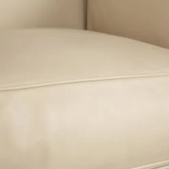 Pamono LC 2 2-Seater Sofa and Lounge Chairs in Cream Leather by Le Corbusier for Cassina, Set of 3 Outlet