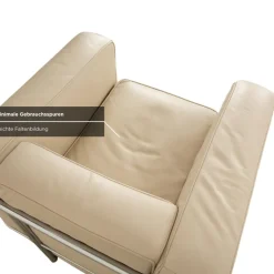 Pamono LC 2 2-Seater Sofa and Lounge Chairs in Cream Leather by Le Corbusier for Cassina, Set of 3 Outlet