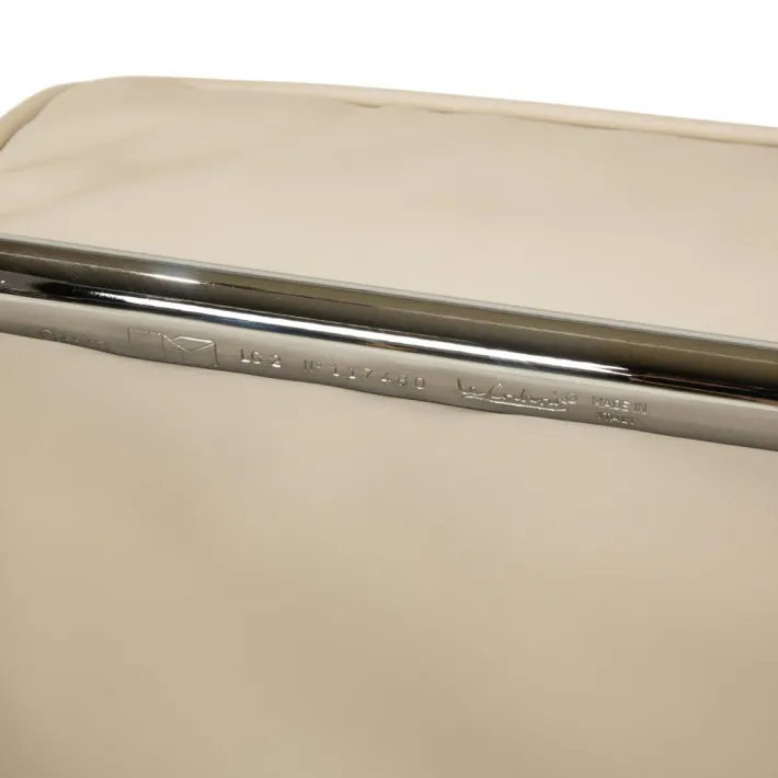 Pamono LC 2 2-Seater Sofa and Lounge Chairs in Cream Leather by Le Corbusier for Cassina, Set of 3 Outlet