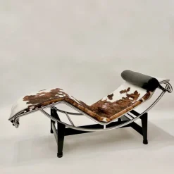 Pamono LC4 Adjustable Chaise Longue in Cowhide by Le Corbusier, Perriand and Jeanneret for Cassina, 1980s Outlet