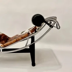 Pamono LC4 Adjustable Chaise Longue in Cowhide by Le Corbusier, Perriand and Jeanneret for Cassina, 1980s Outlet