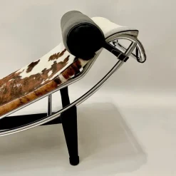 Pamono LC4 Adjustable Chaise Longue in Cowhide by Le Corbusier, Perriand and Jeanneret for Cassina, 1980s Outlet