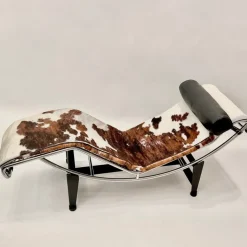 Pamono LC4 Adjustable Chaise Longue in Cowhide by Le Corbusier, Perriand and Jeanneret for Cassina, 1980s Outlet