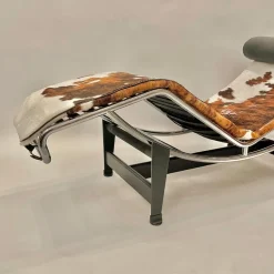 Pamono LC4 Adjustable Chaise Longue in Cowhide by Le Corbusier, Perriand and Jeanneret for Cassina, 1980s Outlet