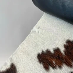 Pamono LC4 Adjustable Chaise Longue in Cowhide by Le Corbusier, Perriand and Jeanneret for Cassina, 1980s Outlet