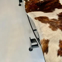 Pamono LC4 Adjustable Chaise Longue in Cowhide by Le Corbusier, Perriand and Jeanneret for Cassina, 1980s Outlet