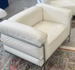 Pamono LC2 Two-Seater Sofa and Chair in White Leather by Le Corbusier & Pierre Jeanneret for Cassina, 1970s, Set of 2 Discount