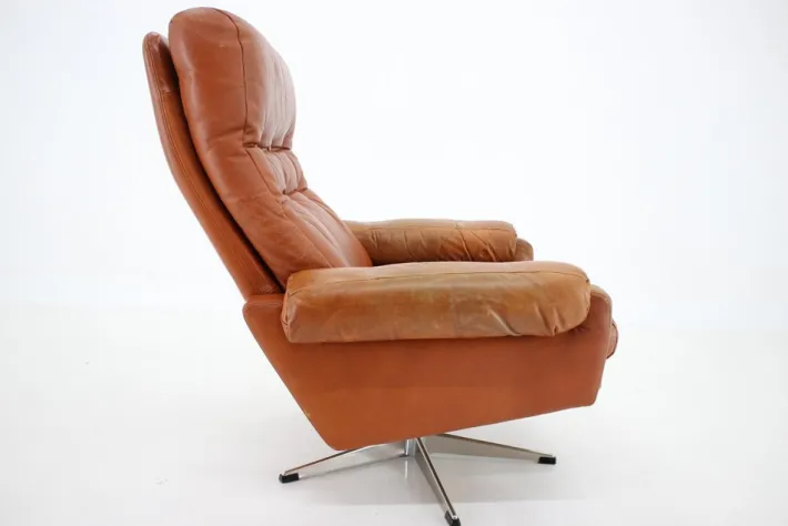 Pamono Leather Swivel Armchair from Niili Stopmobbler, Dermark, 1970s New