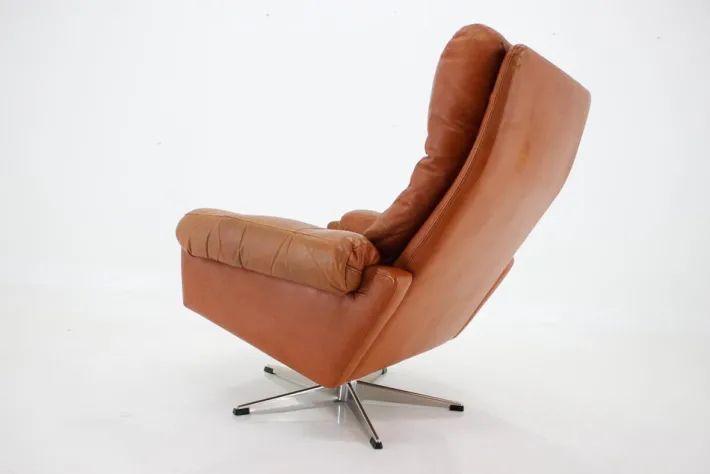 Pamono Leather Swivel Armchair from Niili Stopmobbler, Dermark, 1970s New