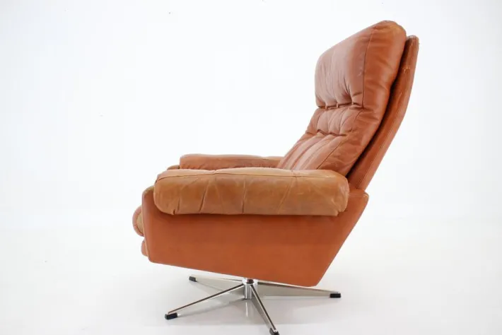 Pamono Leather Swivel Armchair from Niili Stopmobbler, Dermark, 1970s New