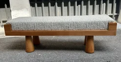 Pamono Light Wood Bench with Conical Legs and Grey Bouclé Fabric Sides, 2000s Outlet