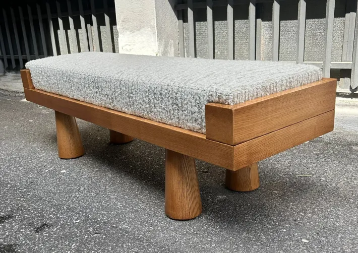 Pamono Light Wood Bench with Conical Legs and Grey Bouclé Fabric Sides, 2000s Outlet