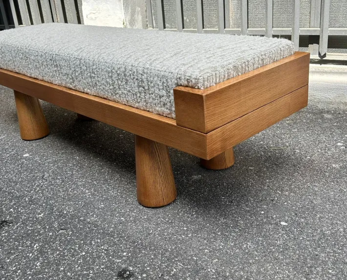 Pamono Light Wood Bench with Conical Legs and Grey Bouclé Fabric Sides, 2000s Outlet