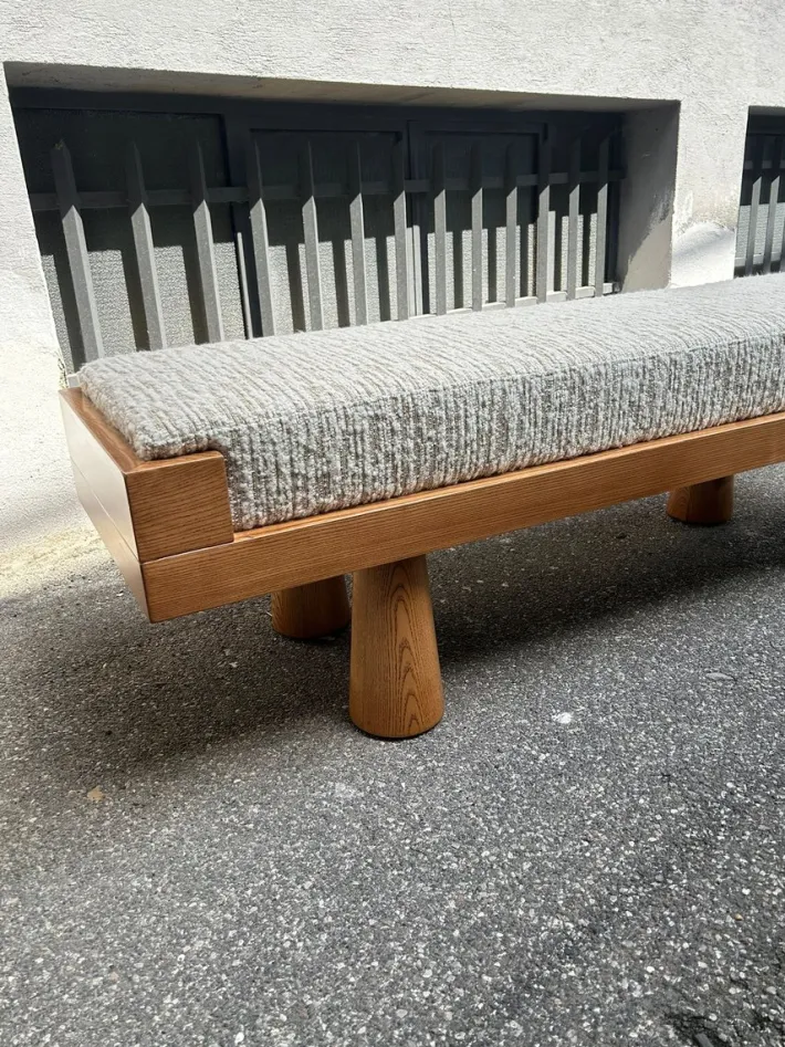 Pamono Light Wood Bench with Conical Legs and Grey Bouclé Fabric Sides, 2000s Outlet