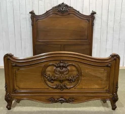 Pamono Louis XV Bedroom Set in Walnut, Early 20th Century, Set of 5 Hot
