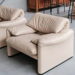 Pamono Maralunga Sofas and Armchairs by Vico Magisretti for Cassina, 1990s, Set of 5 Hot