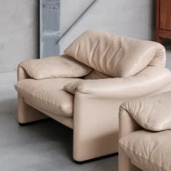 Pamono Maralunga Sofas and Armchairs by Vico Magisretti for Cassina, 1990s, Set of 5 Hot