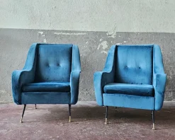 Pamono Mid-Century Armchairs in Blue Velvet, Italy, 1950s, Set of 2 Outlet