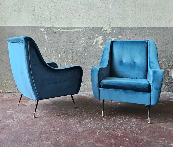 Pamono Mid-Century Armchairs in Blue Velvet, Italy, 1950s, Set of 2 Outlet