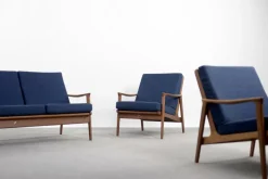 Pamono Mid-Century Australian Modern Teak Sofa & Armchairs by Parker Furniture, 1950s, Set of 3