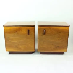 Pamono Mid-Century Bedside Tables in Shellack Walnut, Former Czechoslovakia, 1960s, Set of 2 Sale