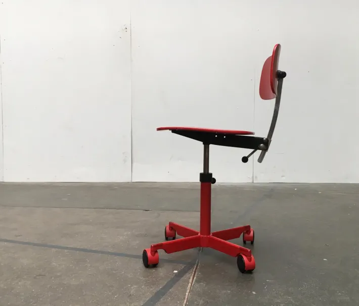 Pamono Mid-Century Danish Children's Swivel Chair by Jørgen Rasmussen for Kevi Best