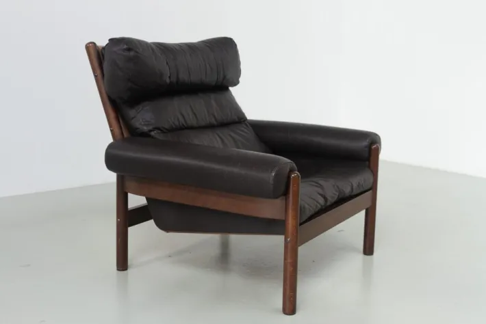 Pamono Mid-Century Danish Leather Lounge Chair in the style of Norell, 1960s Best