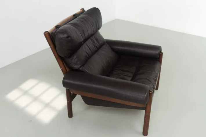 Pamono Mid-Century Danish Leather Lounge Chair in the style of Norell, 1960s Best
