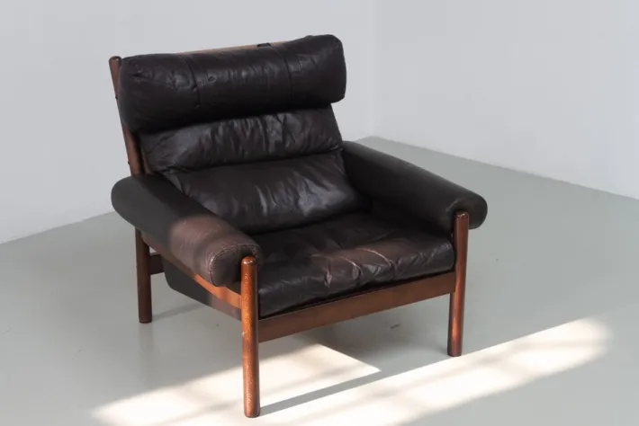 Pamono Mid-Century Danish Leather Lounge Chair in the style of Norell, 1960s Best