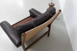 Pamono Mid-Century Danish Leather Lounge Chair in the style of Norell, 1960s Best