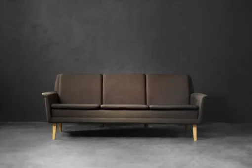 Pamono Mid-Century Danish Modern Brown 3-Seater Sofa by Folke Ohlsson for Fritz Hansen, 1960s Sale