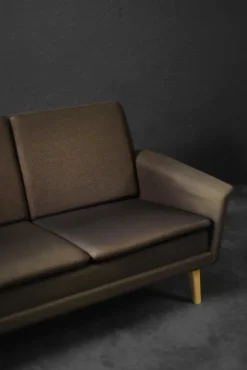 Pamono Mid-Century Danish Modern Brown 3-Seater Sofa by Folke Ohlsson for Fritz Hansen, 1960s Sale