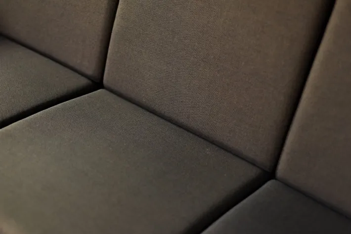 Pamono Mid-Century Danish Modern Brown 3-Seater Sofa by Folke Ohlsson for Fritz Hansen, 1960s Sale
