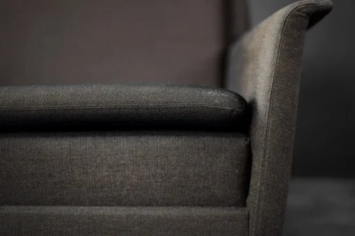 Pamono Mid-Century Danish Modern Brown 3-Seater Sofa by Folke Ohlsson for Fritz Hansen, 1960s Sale