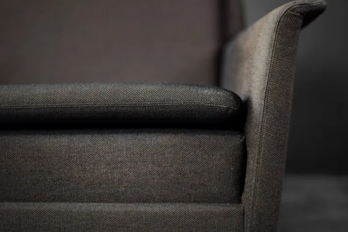 Pamono Mid-Century Danish Modern Brown 3-Seater Sofa by Folke Ohlsson for Fritz Hansen, 1960s Sale