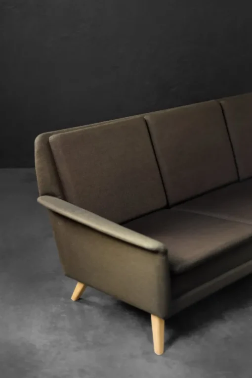 Pamono Mid-Century Danish Modern Brown 3-Seater Sofa by Folke Ohlsson for Fritz Hansen, 1960s Sale