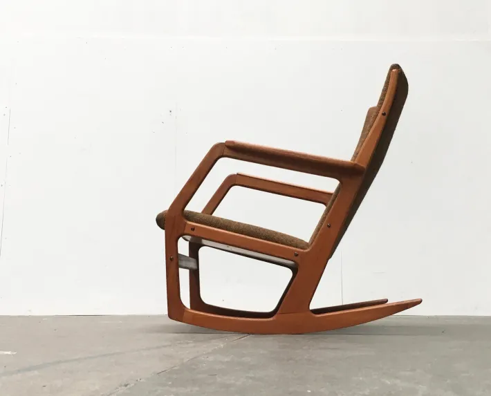 Pamono Mid-Century Danish Teak Model 100 Rocking Chair by Søren Georg Jensen for Kubus Møbler, 1960s Sale