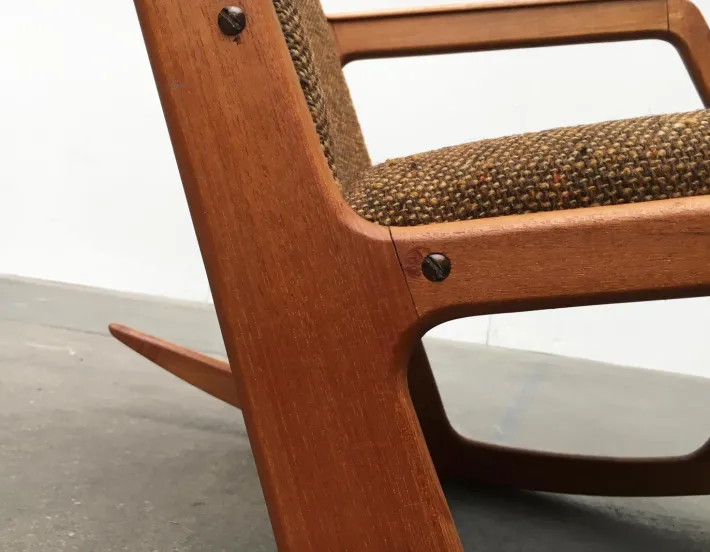 Pamono Mid-Century Danish Teak Model 100 Rocking Chair by Søren Georg Jensen for Kubus Møbler, 1960s Sale