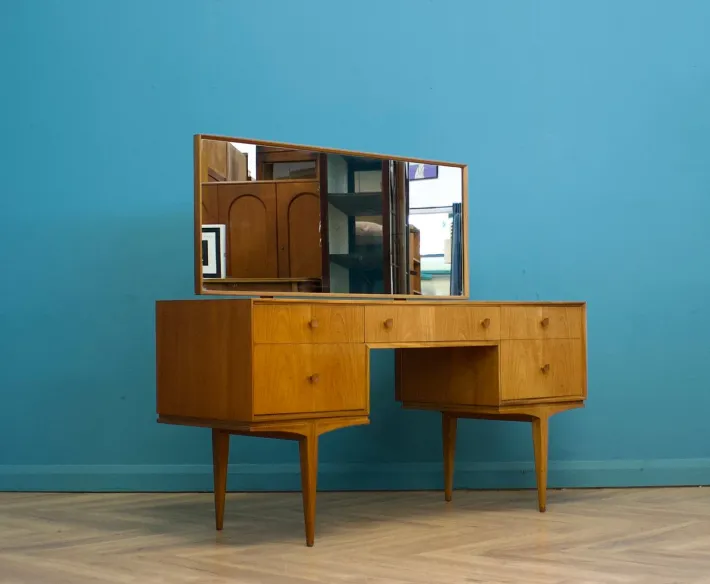 Pamono Mid-Century Dressing Table in Teak Veneer from McIntosh, 1960s Online