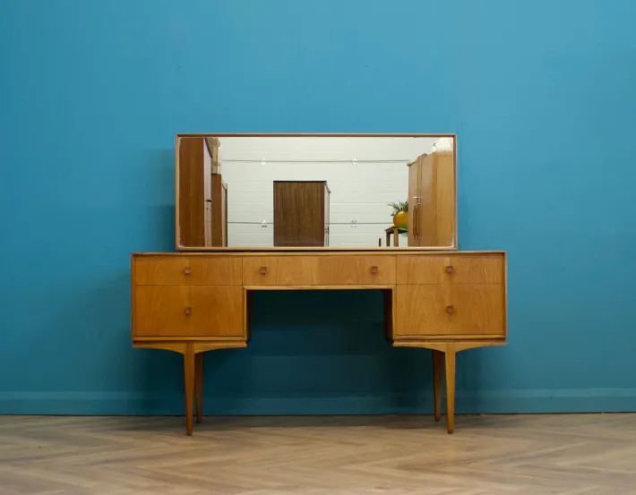 Pamono Mid-Century Dressing Table in Teak Veneer from McIntosh, 1960s Online
