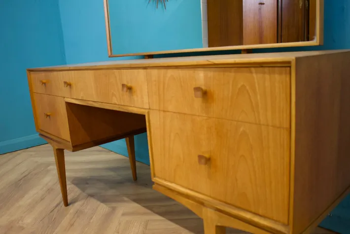 Pamono Mid-Century Dressing Table in Teak Veneer from McIntosh, 1960s Online