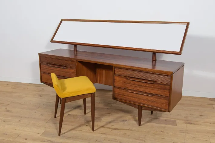 Pamono Mid-Century Dressing Table and Stool from White and Newton, United Knigdom, 1960s, Set of 2 Sale