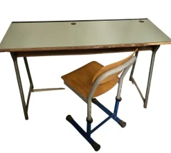 Pamono Mid-Century French Children's Desk and Chair, 1970s, Set of 2