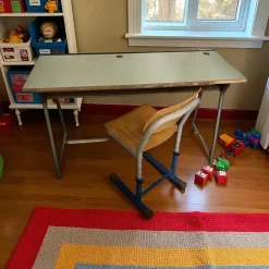 Pamono Mid-Century French Children's Desk and Chair, 1970s, Set of 2