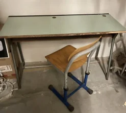Pamono Mid-Century French Children's Desk and Chair, 1970s, Set of 2